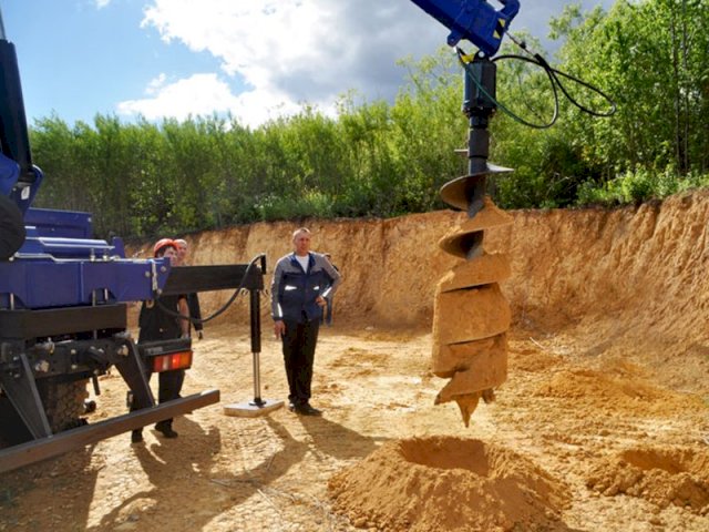 Фото №6: КМУ АНТ 12-2 с буровым оборудованием