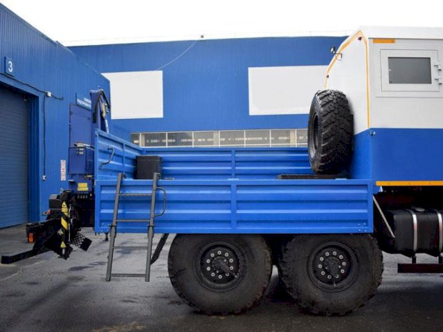 Фото №24: Грузопассажирский автобус КАМАЗ 43118-3011-50 с КМУ АНТ 1.8-2 – 6+2 места