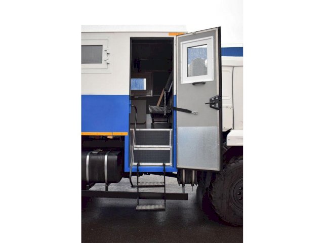 Фото №20: Грузопассажирский автобус КАМАЗ 43118-3011-50 с КМУ АНТ 1.8-2 – 6+2 места