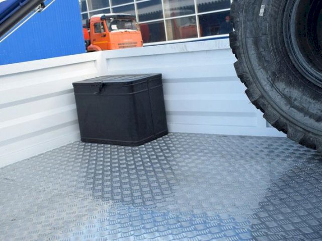 Фото №8: Грузопассажирский автобус КАМАЗ 43118-3027-50 с КМУ АНТ 8.5-2 (001) – 6+2 места