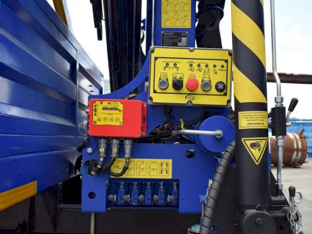 Фото №34: Передвижная маслостанция КАМАЗ 43118-3027-50 с КМУ АНТ 8.5-2 (032)