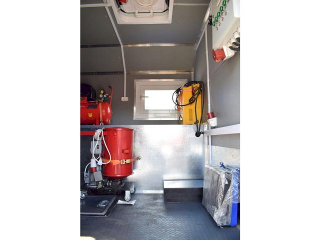 Фото №32: Передвижная маслостанция КАМАЗ 43118-3027-50 с КМУ АНТ 8.5-2 (032)