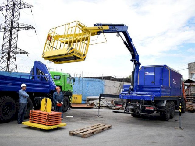 Фото №6: Передвижная маслостанция КАМАЗ 43118-3027-50 с КМУ АНТ 8.5-2 (032)