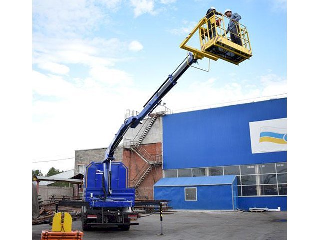 Фото №2: Передвижная маслостанция КАМАЗ 43118-3027-50 с КМУ АНТ 8.5-2 (032)