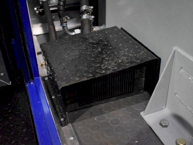 Фото №23: Передвижная маслостанция КАМАЗ 43118-3011-50 с КМУ ИМ-95 (003)