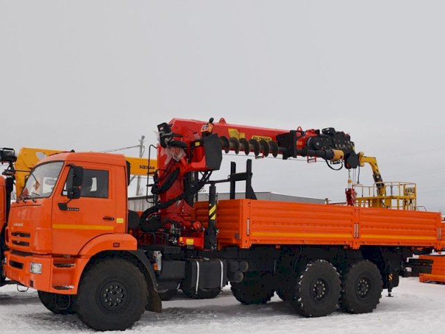 Фото №6: Бортовой КМУ Inman IT 200 с буром и люлькой с ДУ на шасси КАМАЗ 43118-3090-50