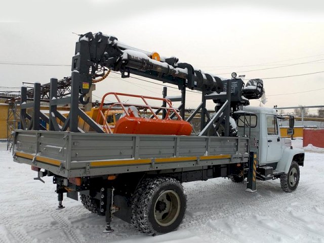Фото №7: Бортовой манипулятор КМУ HTMI-035A с буром на шасси ГАЗ-33086
