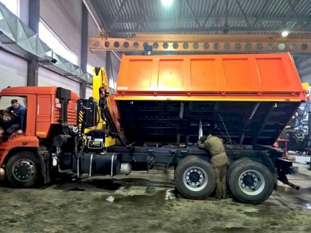 Фото №2: Самосвал КАМАЗ 65115 с КМУ HYVA HB 150