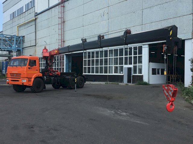 Фото №4: Седельный тягач КАМАЗ 43118-3027-50 с КМУ Inman IT 150