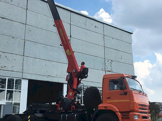 Фото №2: Седельный тягач КАМАЗ 43118 с КМУ Инман ИТ-150