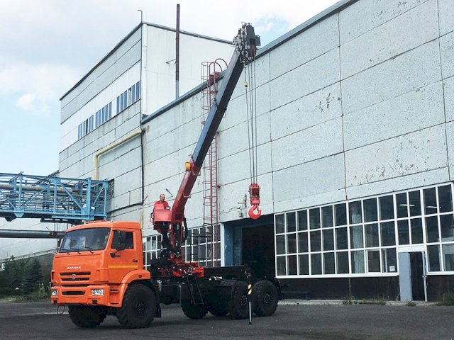 Фото №4: Седельный тягач КАМАЗ 43118-3090-50 с КМУ Инман ИТ-150