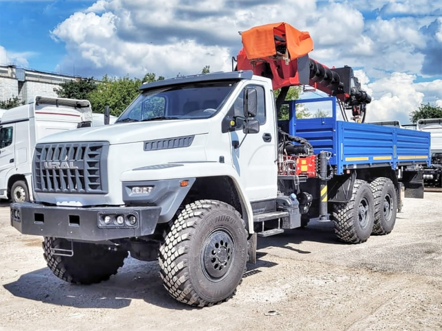 Фото №1: Бортовой КМУ ИНМАН ИТ-200 c буром на шасси Урал NEXT 4320